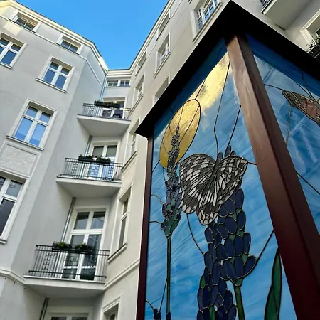 Studio 12 By Hidden Garden * 罗兹