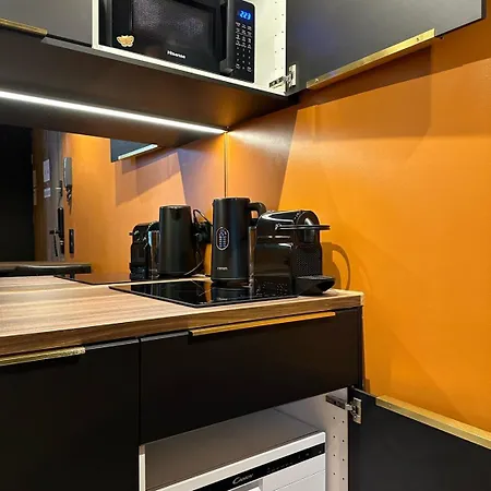 Studio 12 By Hidden Garden Apartment