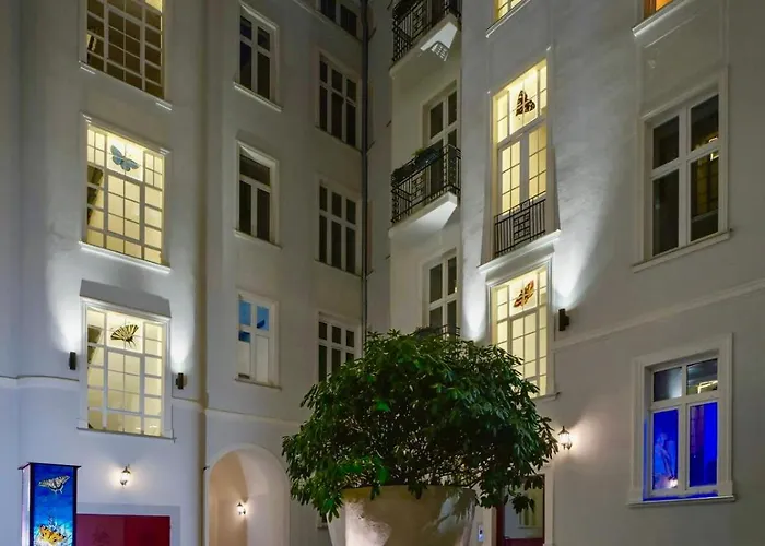 Studio 12 By Hidden Garden Apartment